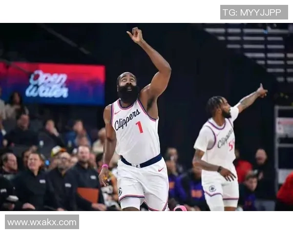 NBA西部对决：快船陷入冰河时代，菲尼克斯太阳队如火燃烧