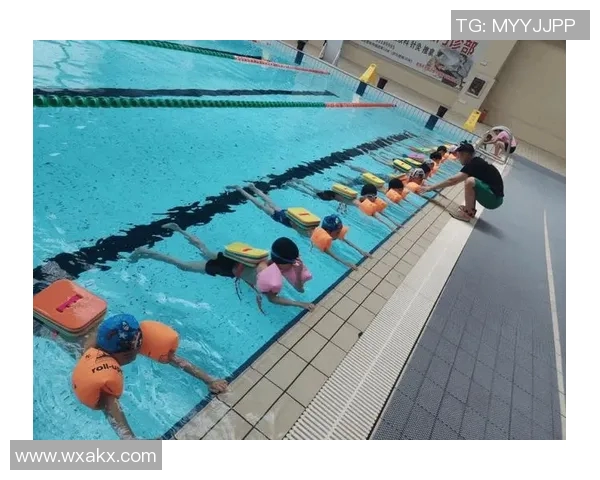 自由泳技术解析与训练方法全面指导 提升游泳水平的实用技巧与注意事项